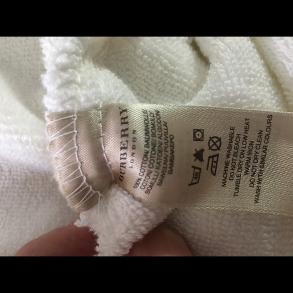 Burburry London Robe - Picture 6 of 6